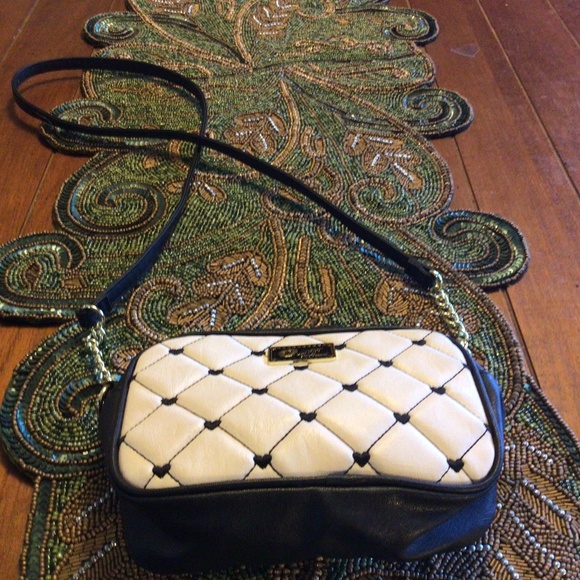 Betsy Johnson black and white small shoulder purse - Picture 1 of 5